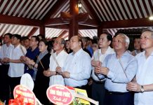 Thủ tướng và Chủ tịch Quốc hội dâng hương tưởng niệm Chủ tịch Hồ Chí Minh