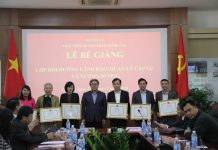 Đào tạo, bồi dưỡng cán bộ, công chức đủ khả năng làm việc trong môi trường quốc tế