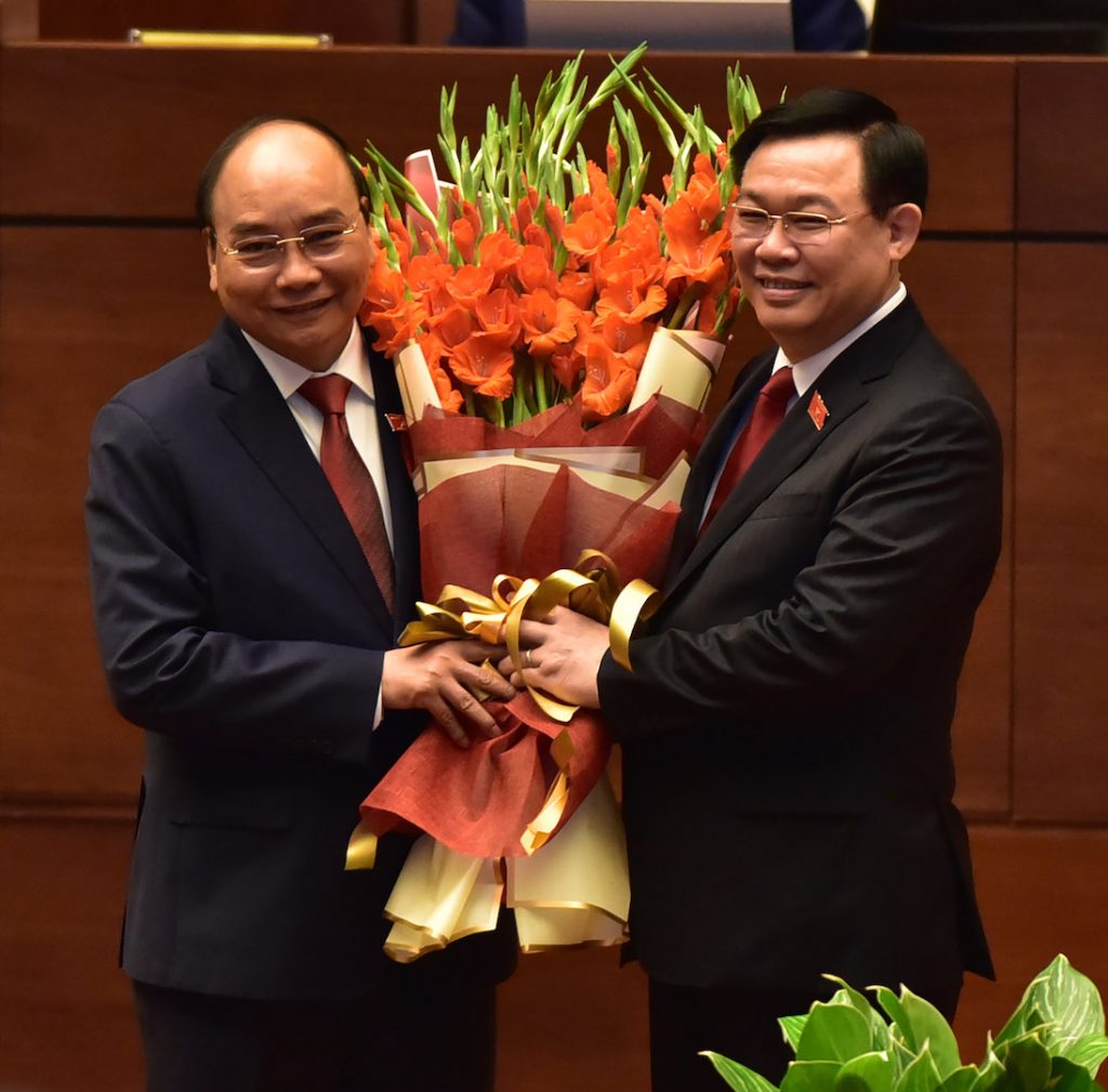 Chủ tịch Nước Nguyễn Xuân Phúc tuyên thệ nhậm chức | Tạp ...