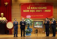 Phó Thủ tướng Thường trực Chính phủ Phạm Bình Minh gióng trống khai giảng năm học 2021 – 2022 của Học viện Hành chính Quốc gia