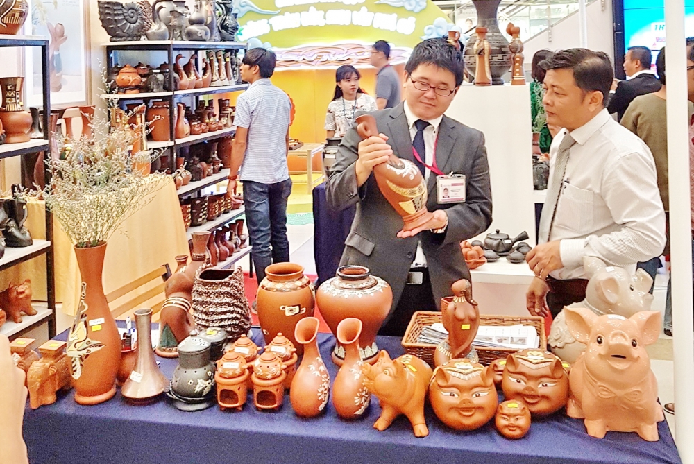 Xây dựng và phát triển thương hiệu hàng thủ công mỹ nghệ ở một số quốc gia  – kinh nghiệm cho Việt Nam | Tạp chí Quản lý nhà nước