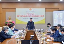 Xây dựng và hoàn thiện pháp luật thực hiện dân chủ ở cơ sở