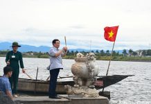 Chủ tịch Quốc hội thắp hương tưởng nhớ Tổng Bí thư Lê Duẩn, dâng hương Nghĩa trang Liệt sĩ quốc gia Đường 9 và Trường Sơn