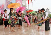 Một số vấn đề đặt ra về vai trò của hệ thống chính trị cơ sở trong giữ gìn bản sắc văn hóa dân tộc thiểu số vùng Tây Bắc