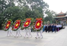 Đoàn đại biểu TP. Hồ Chí Minh dâng hương tưởng niệm các Anh hùng liệt sĩ tại huyện Củ Chi