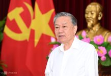 Bác vẫn cùng chúng cháu hành quân