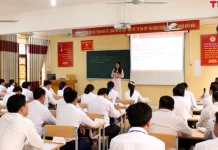 Giảng viên lý luận chính trị với nhiệm vụ đấu tranh, bảo vệ nền tảng tư tưởng của Đảng trên mạng xã hội