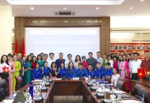 Quản trị và phát triển các ngành công nghiệp văn hóa ở Việt Nam