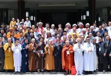 Tăng cường vai trò của đội ngũ cán bộ, công chức làm công tác tôn giáo trong vận động đồng bào có đạo