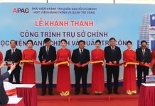 Trụ sở chính Học viện Hành chính và Quản trị công được gắn biển công trình “Chào mừng Đại hội đại biểu toàn quốc lần thứ XIV của Đảng Cộng sản Việt Nam”