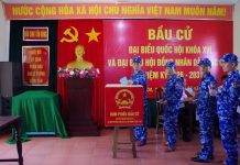 Cán bộ, chiến sĩ Vùng Cảnh sát biển 2 bầu cử sớm tại Đặc khu Trường Sa
