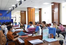 Hoàn thiện thể chế và cải cách thủ tục hành chính tại Việt Nam