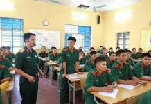 Giải pháp phát triển năng lực định hướng chính trị trong giảng dạy của giảng viên khoa học xã hội và nhân văn ở các học viện, trường sĩ quan quân đội