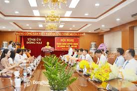 Phát triển đội ngũ cán bộ lãnh đạo, quản lý phục vụ quản trị phát triển vùng kinh tế ở thành phố Đồng Nai