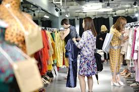 Tác động của trải nghiệm khách hàng đa kênh đến sự hài lòng và ý định mua lặp lại trong ngành bán lẻ thời trang tại TP. Hồ Chí Minh