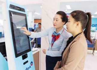 Vai trò điều tiết của niềm tin vào năng lực bản thân trong mối quan hệ giữa nhận thức về công nghệ và chấp nhận công nghệ của nhân viên ngân hàng