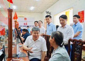 Phát huy ý thức phục vụ nhân dân của cán bộ cấp xã trong chính quyền địa phương hai cấp ở Việt Nam hiện nay