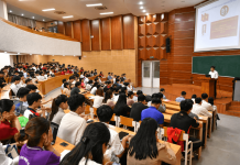 Phát huy năng lực số của giảng viên lý luận chính trị trong bảo vệ nền tảng tư tưởng của Đảng trên không gian mạng