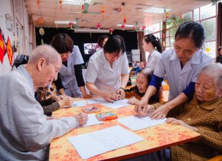 Kiến tạo thể chế quản trị dịch vụ dưỡng lão tại siêu đô thị trong bối cảnh già hóa dân số: Những gợi mở từ Luật Phát triển đô thị năm 2026